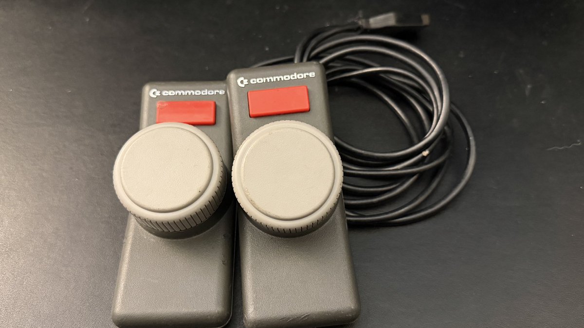 TechyRetro's tweet photo. Commodore deals at the flea market! #retro #retrocomputer #commodore #paddles #fleamarket #collector
https://t.co/q9mCQlhtEM https://t.co/pkbHVKcBCS