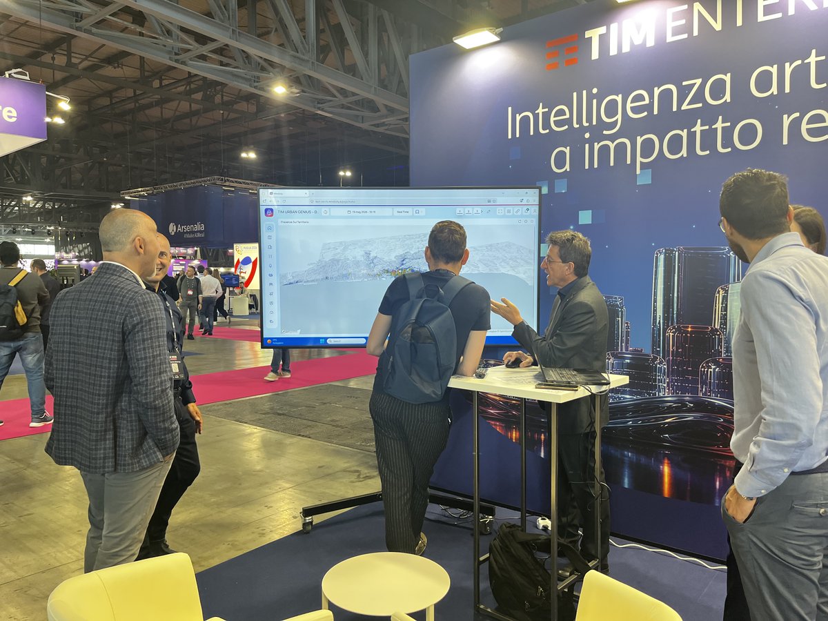 TIM_Enterprise's tweet photo. 💡 Anche quest’anno vi aspettiamo all' #AIWEEK con un’area demo dedicata, per mostrare dal vivo come la nostra idea di #IntelligenzaArtificiale stia trasformando processi, servizi e città.
🔍 Uno spazio di confronto e dimostrazione concreta delle nostre soluzioni più avanzate in ambito #AI, dove tecnologia e use case reali si incontrano per rispondere alle esigenze di grandi aziende e PA. Dalle piattaforme di AI applicata ai modelli di gestione del dato, mostriamo come integriamo #Cloud, #Cybersecurity e #IoT per trasformare l’innovazione in valore operativo, abilitando nuovi scenari di efficienza, sicurezza e competitività.
📍Passa a trovarci: siamo pronti a mostrarti il #Futuro, oggi.
#UnDomaniDaCreare #AIWeek2026
