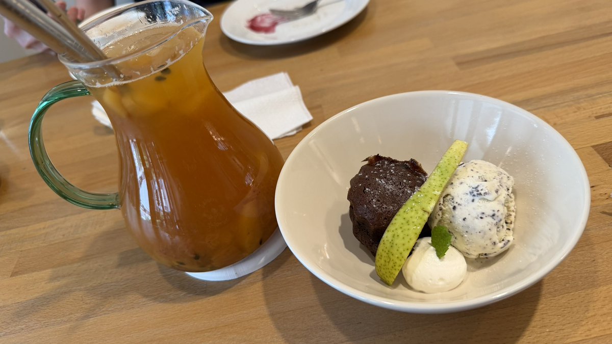 sbg's tweet photo. @Cristoforou けっこう多くの喫茶店に、新鮮水果茶みたいな名前のメニューがありまして。生フルーツふんだんに入っていて最高です😀 https://t.co/QKiCvR4m6B
