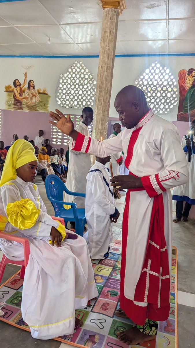 CreduleM's tweet photo. Sacrement de l'enfant Headley Théornella la Bienveillance 🇨🇫 https://t.co/ALxpO7vOMK