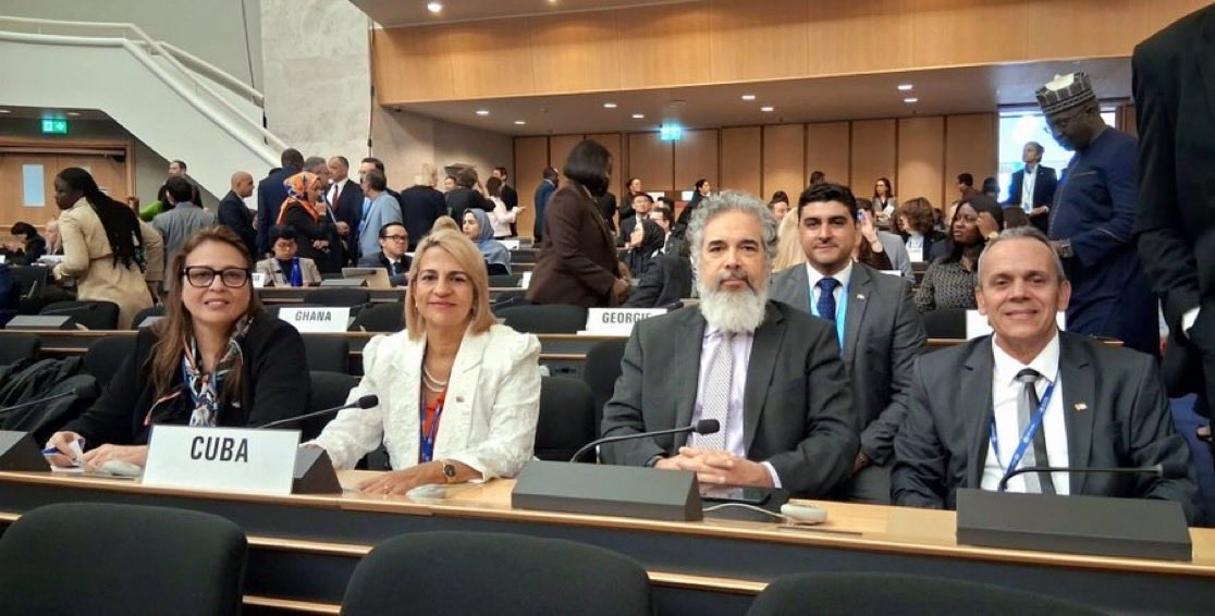 barbat_eduardo's tweet photo. En el marco de la 79ª Asamblea Mundial de la Salud, Cuba fue electa como uno de los 17 integrantes del Comité General; reconocimiento a la solidez y resiliencia de su sistema de salud, pese al recrudecimiento del bloqueo impuesto por EEUU 🆚 la Isla.
🔗: https://t.co/T6Wf7bt5yi… https://t.co/f8o9U0qb6Q