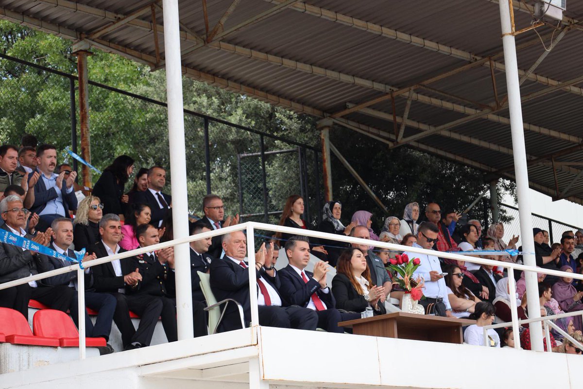 tckaracasu's tweet photo. 📍 Karacasu İlçe Stadı 🇹🇷

1️⃣9️⃣ Mayıs Atatürk’ü Anma, Gençlik ve Spor Bayramı’nın 1️⃣0️⃣7️⃣. yılı; öğrencilerimizin birbirinden güzel gösterileri ve vatandaşlarımızın katılımıyla büyük bir coşku içerisinde kutlandı. 🇹🇷 https://t.co/c1N9NXR0GL