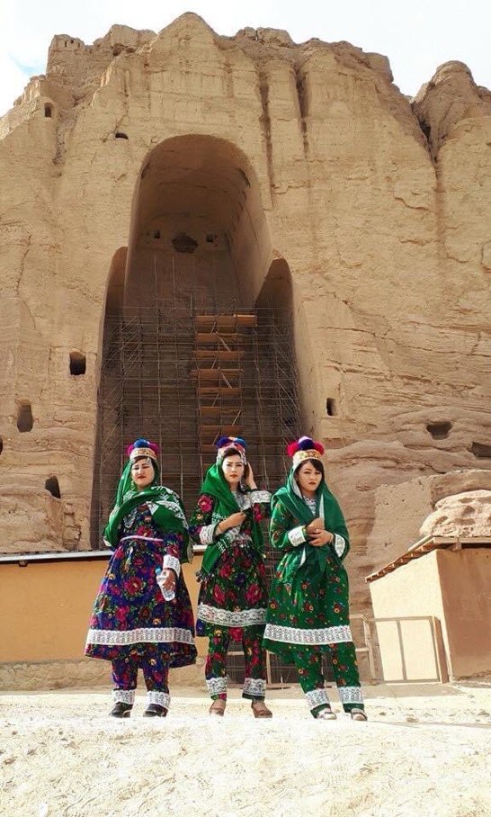 Hekmatmohibbi's tweet photo. عجب زیباست فرهنگِ هزاره 
همان تاریخ پر رنگِ هزاره

برقصه روز این دنیای بی رحم
به هر ساز و به آهنگِ هزاره
حکمت محبی

19می روز جهانی فرهنگ هزاره  خجسته و همیشه باد
#WorldHazaraCultureDay https://t.co/XpsQhqzcga
