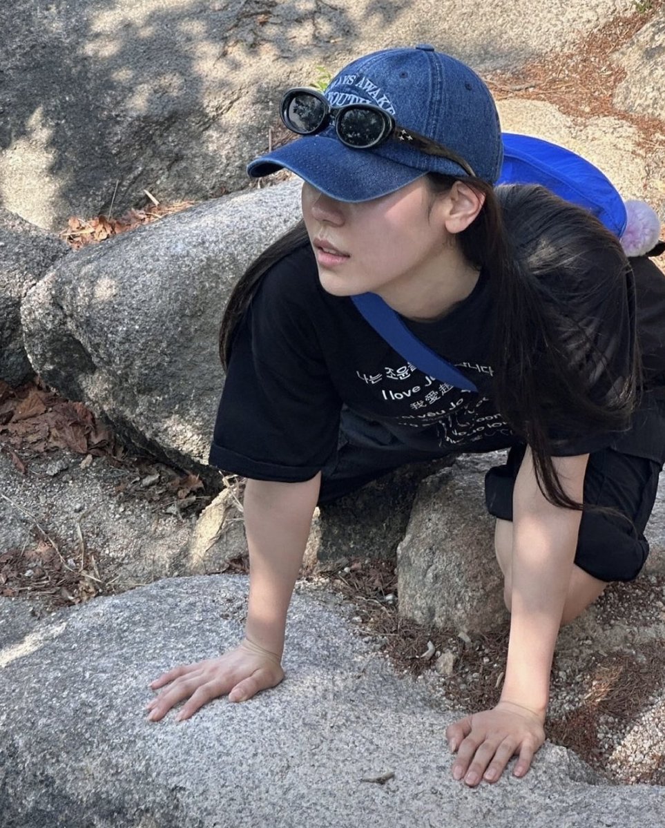 지우별 tweet media