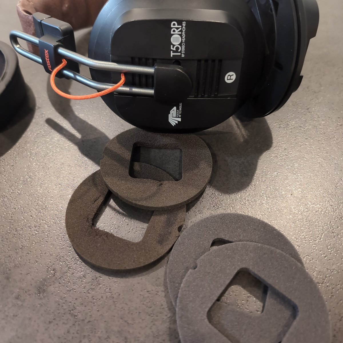 Masaki0728's tweet photo. T50RPMk3nのダンパーがボロボロでFOSTEXさんに売ってもらいましたー
ありがとうございます
まだまだ現役です https://t.co/2l0eMt1nRm