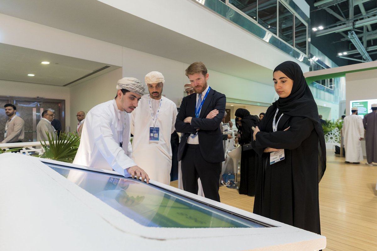 bp_Oman's tweet photo. يوم آخر مميز في معرض ومؤتمر عُمان للبترول والطاقة وأسبوع عُمان للاستدامة 👏 
سُعِدنا باستقبال زوّار ركن الشركة وتعريفهم بأعمالنا ومبادراتنا في الاستثمار الاجتماعي، كما شارك موظفونا في عدد من الجلسات الحوارية على مدار اليوم.
نتطلع للقائكم غداً في آخر أيام المعرض!
Another strong day at #OPES2026 and #OSW2026 👏
We were pleased to welcome visitors to our stand and share insights into our operations and social investment initiatives. Our people also took part in a number of panel discussions throughout the day.
With one more day to go, we look forward to seeing you tomorrow!