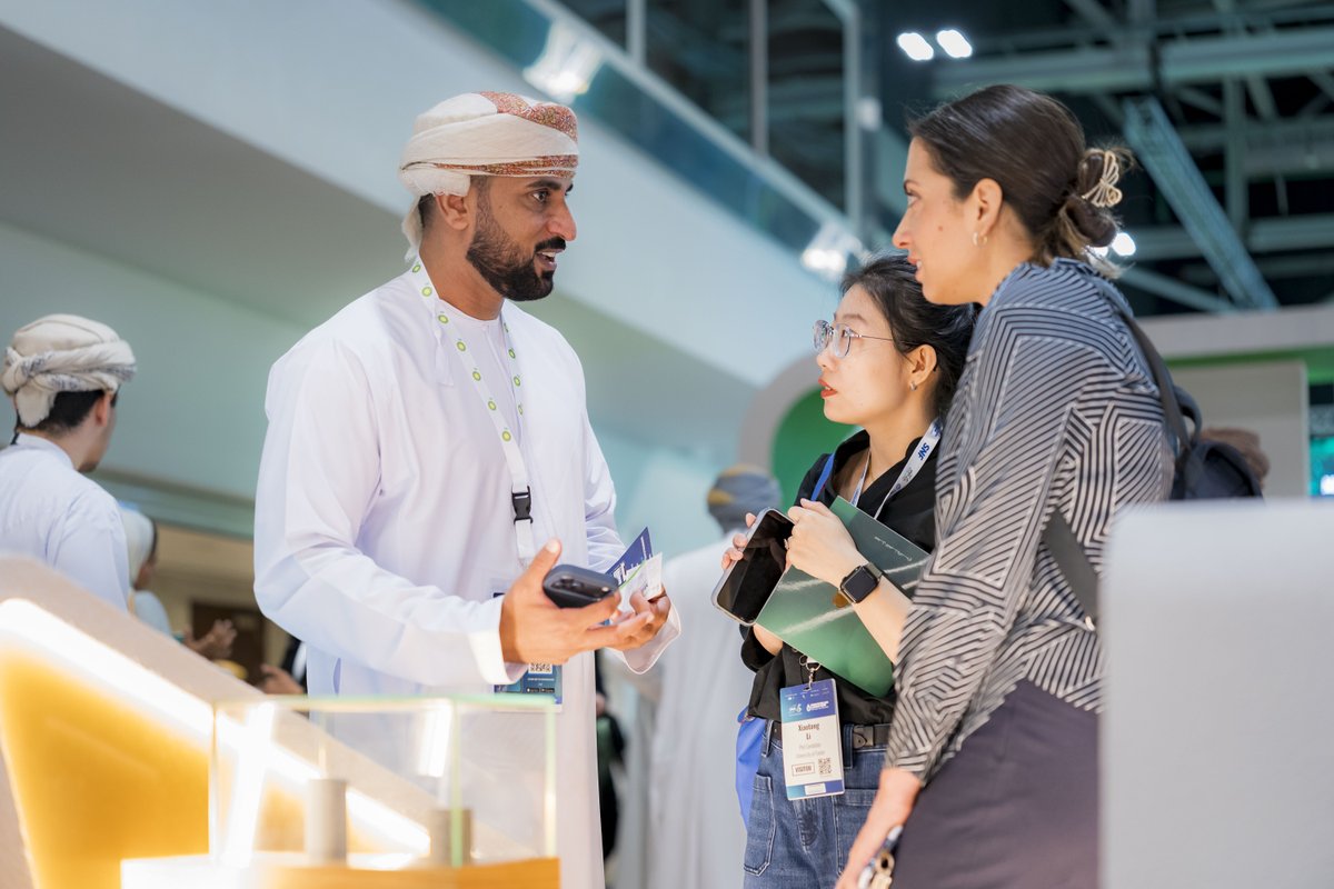 bp_Oman's tweet photo. يوم آخر مميز في معرض ومؤتمر عُمان للبترول والطاقة وأسبوع عُمان للاستدامة 👏 
سُعِدنا باستقبال زوّار ركن الشركة وتعريفهم بأعمالنا ومبادراتنا في الاستثمار الاجتماعي، كما شارك موظفونا في عدد من الجلسات الحوارية على مدار اليوم.
نتطلع للقائكم غداً في آخر أيام المعرض!
Another strong day at #OPES2026 and #OSW2026 👏
We were pleased to welcome visitors to our stand and share insights into our operations and social investment initiatives. Our people also took part in a number of panel discussions throughout the day.
With one more day to go, we look forward to seeing you tomorrow!