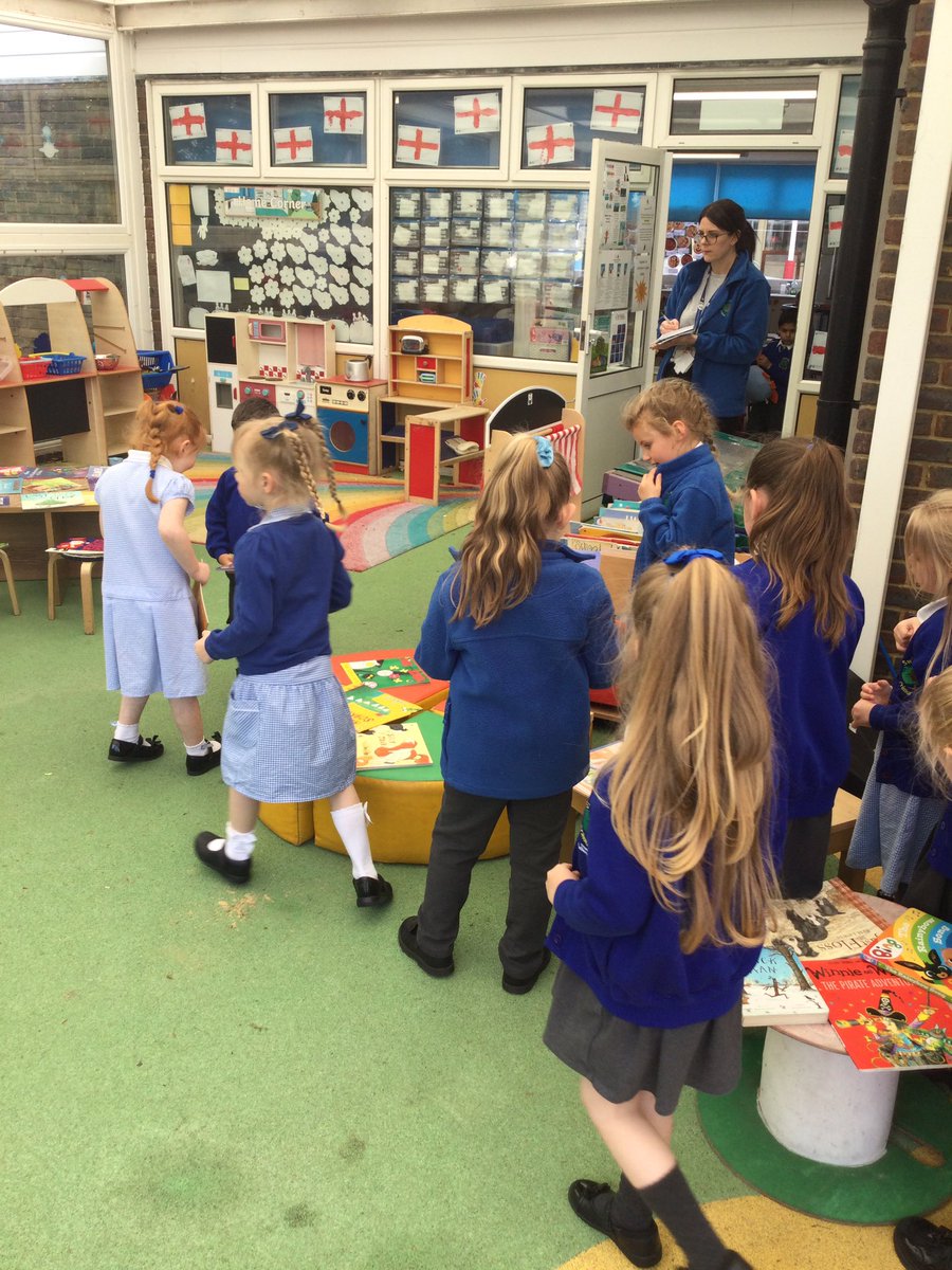 SwingateReading's tweet photo. Reception Classes loved being able to get new books to read on Friday. They enjoyed swapping their books to get new books. 📚 @SwingatePrimary https://t.co/i7LOBPp87W