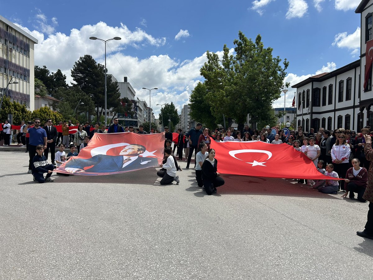 akkadincankirii's tweet photo. 🇹🇷#19Mayıs Atatürk’ü Anma, Gençlik ve Spor Bayramı programı kapsamında düzenlenen Gençlik Yürüyüşü programına katılım sağladık.

Gazi Mustafa Kemal Atatürk başta olmak üzere tüm kahramanlarımızı rahmet ve minnetle anıyor, gençlerimizin bayramını kutluyoruz. 🇹🇷 https://t.co/jLfFVgKFbg