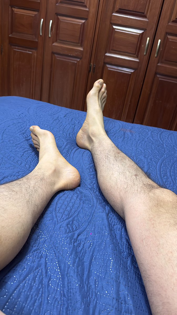 iesme95's tweet photo. A comenzar el día. 

#feetfetısh https://t.co/2o6fDGJm3r