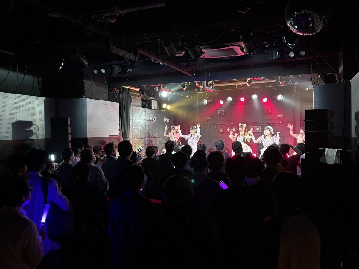 CreamLiveinfo's tweet photo. ／
🔥本日のCream☆Live🔥
盛り上がってます！！
＼

🗓5/19(火)
📍浅草VAMPKIN

まだまだ特典会もお待ちしております🎤✨

🎫当日券あり！
https://t.co/PcBX5ZOkBt

#Cream #CreamLive https://t.co/uSK26wpSuH