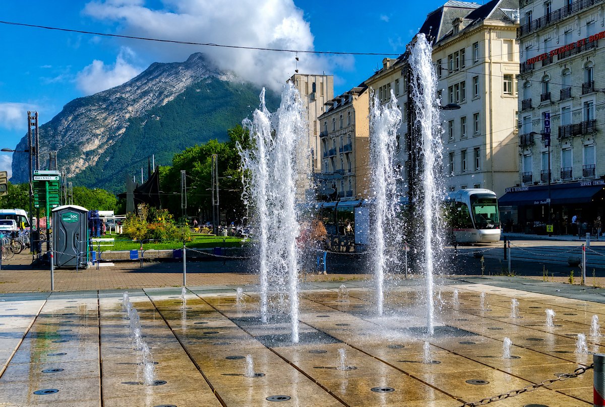 Grenoble métait conté tweet media