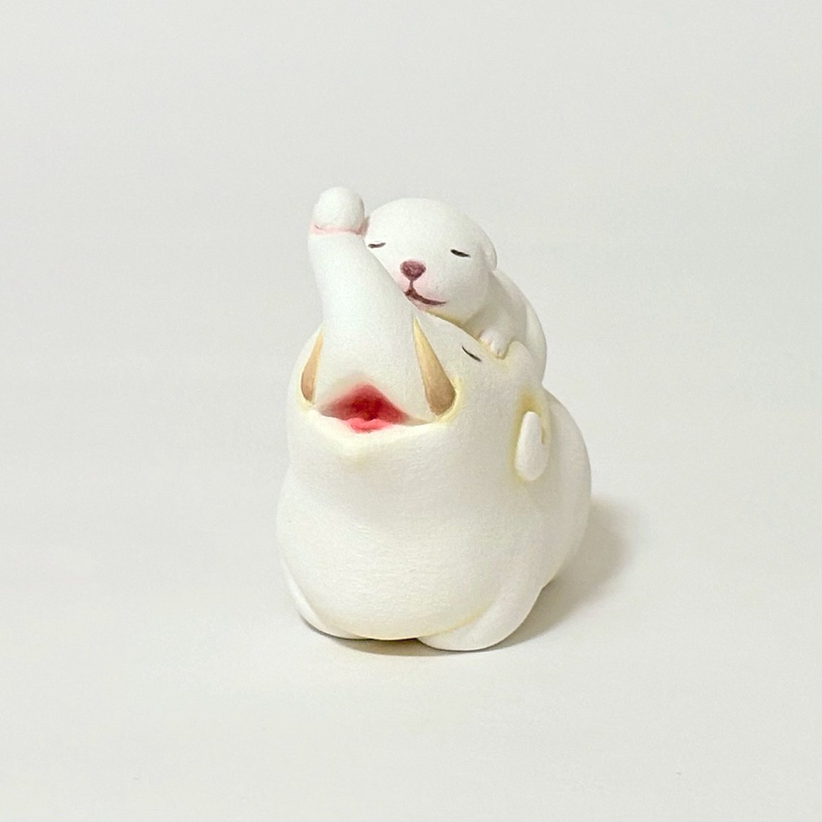 KMinami89's tweet photo. KOBE ART MARCHÉ 2026
出品作品紹介🐘

「白象のゆめ」
石粉粘土・アクリル https://t.co/Hz3MGH7cad