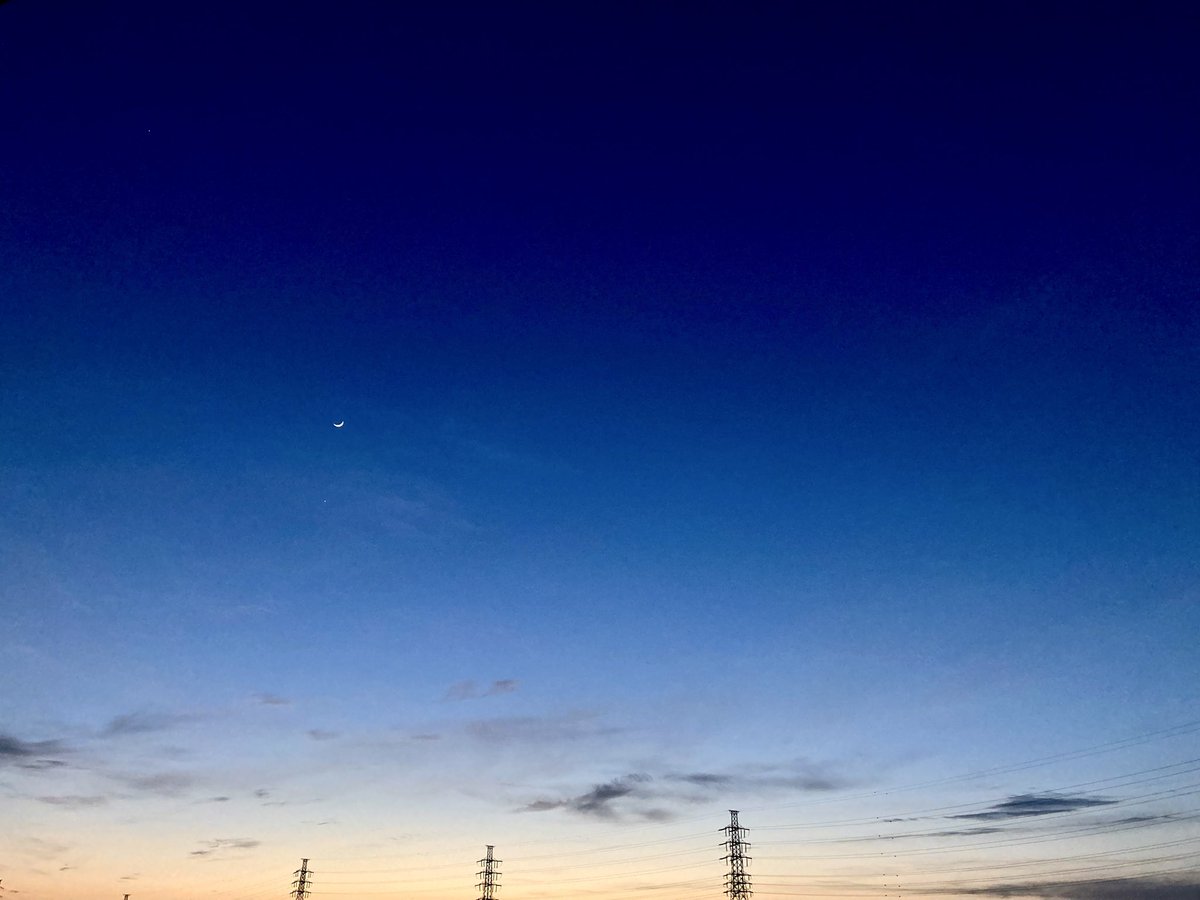 savannuts's tweet photo. 木星と月と金星(かろうじて)
明日はくもりかな、 https://t.co/7zc7O55sJ6