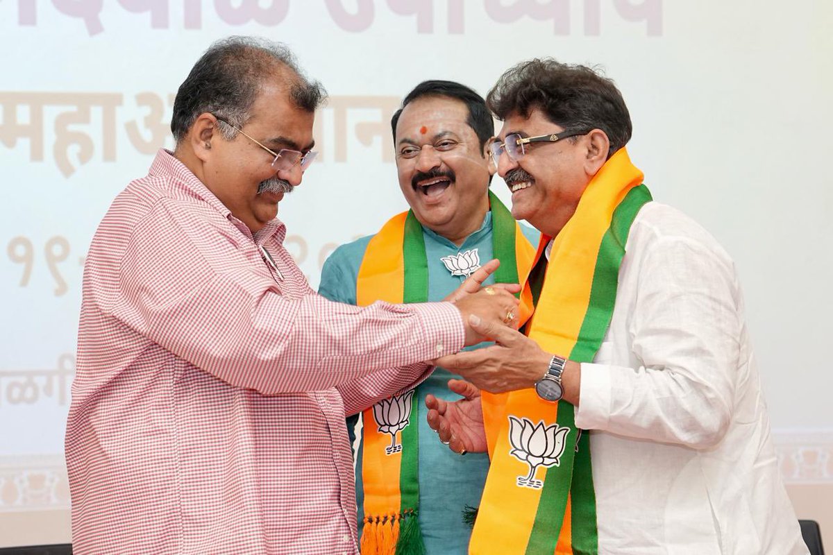 RaviDada4MH's tweet photo. पंडित दीनदयाळ उपाध्याय प्रशिक्षण महाभियान' या अभियानांतर्गत परभणी ग्रामीण जिल्हा प्रशिक्षण वर्ग कार्यक्रम रामभाऊ म्हाळगी प्रबोधिनी येथे पार पडला. यावेळी माननीय प्रदेशाध्यक्ष रविंद्रजी चव्हाण यांनी प��रशिक्षण वर्गाला उपस्थित राहून पदाधिकारी व कार्यकर्त्यांशी संवाद साधला.

#TeamBJP https://t.co/mK1wRaw8Pk