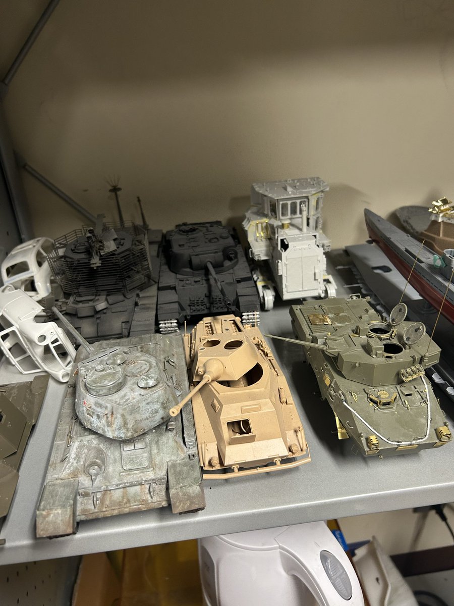 kit_anica_model's tweet photo. 未完成の1/35シリーズが溜まってきてますね https://t.co/xLk4M55sZ6