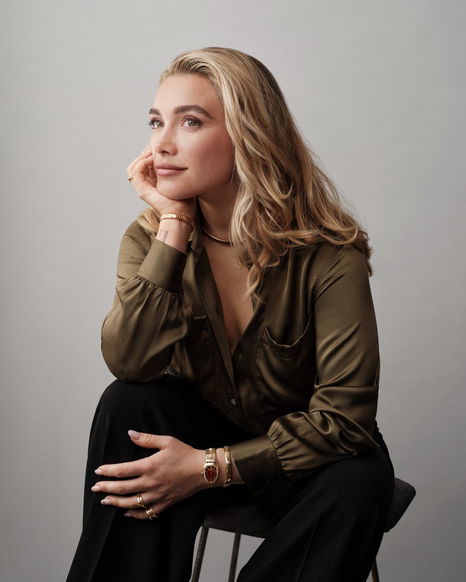 PopCineMedia's tweet photo. Florence Pugh poses in gold jewelry for a Tiffany campaign. https://t.co/nX3B4fqg53