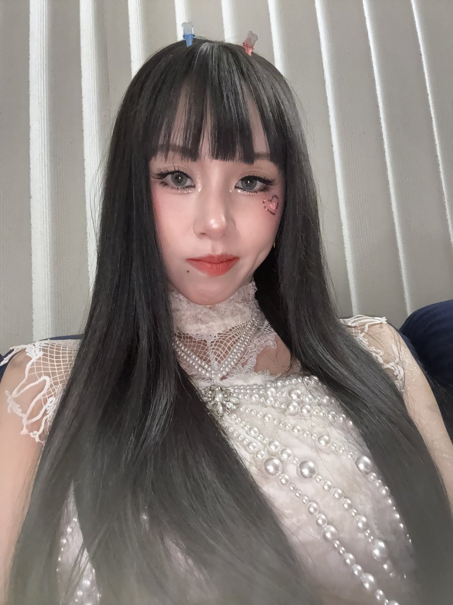 hourly chaeyoung 🫧 tweet media