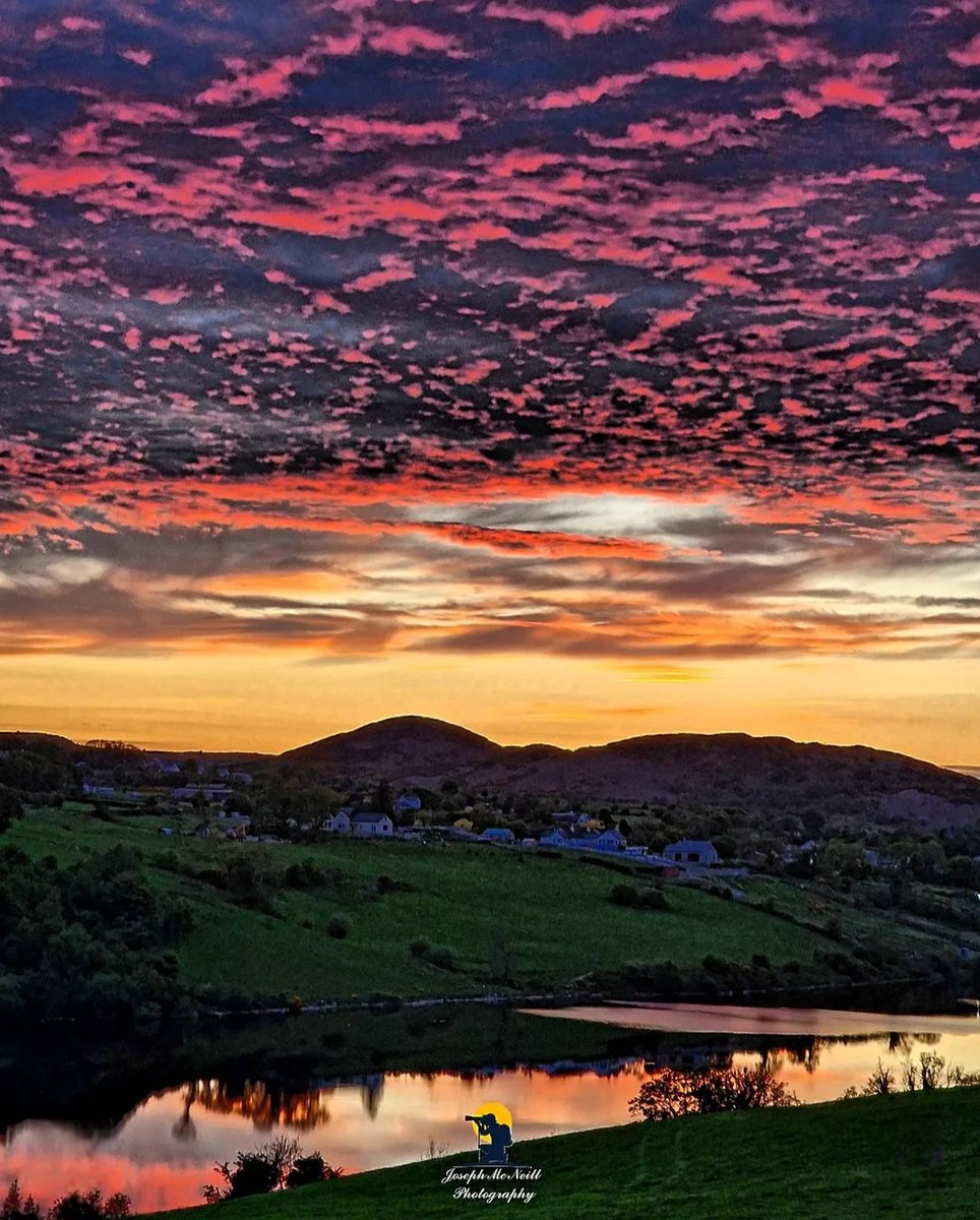 joemcneillphoto's tweet photo. I keep getting drawn back to the shots from that altocumulous cloud sunset of Monday 11th May 2026.
Camlough Lake, Co Armagh
#sunset #altocumulusclouds https://t.co/sZfpgE8KpY