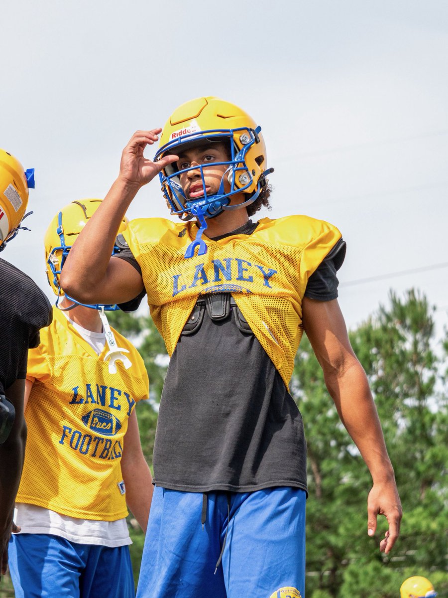 Niko_Warren28's tweet photo. Year three coming soon 🏈 https://t.co/mrYh0AYeHT
