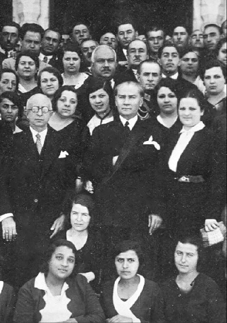 arpagus05's tweet photo. 19 Mayıs 1919; bir milletin umutsuzluk bulutlarını dağıtan o ilk adım. Bize umut etmeyi, dik durmayı ve ne pahasına olursa olsun pes etmemeyi öğreten Mustafa Kemal Atatürk. 
Her daim izinde, ışığınla, sonsuza dek.. 
Ne mutlu Türk'üm diyene! https://t.co/vN9WSCG08n