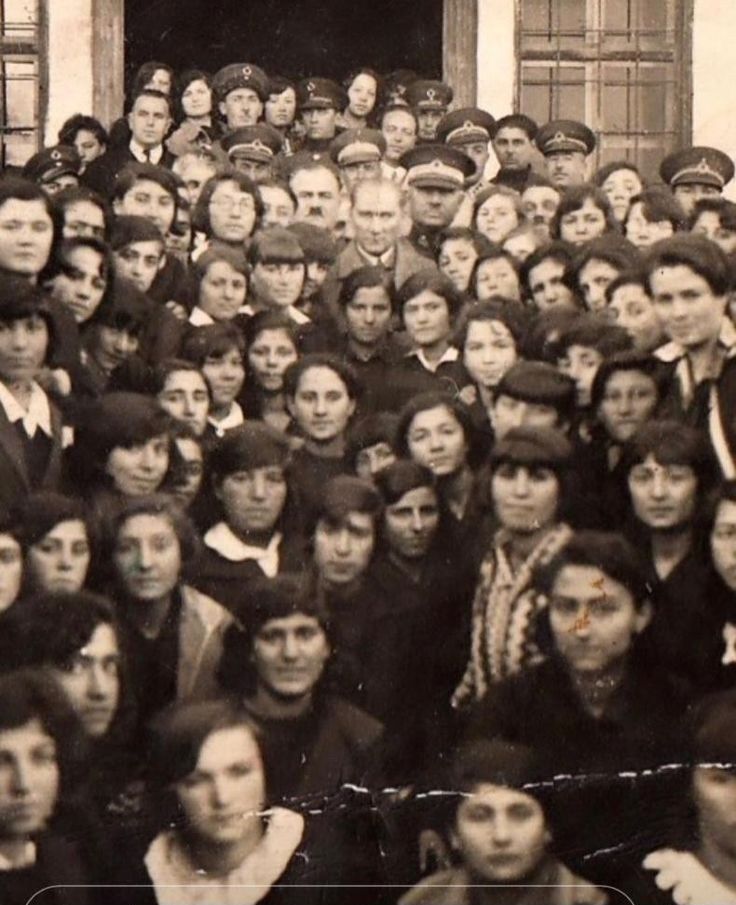 arpagus05's tweet photo. 19 Mayıs 1919; bir milletin umutsuzluk bulutlarını dağıtan o ilk adım. Bize umut etmeyi, dik durmayı ve ne pahasına olursa olsun pes etmemeyi öğreten Mustafa Kemal Atatürk. 
Her daim izinde, ışığınla, sonsuza dek.. 
Ne mutlu Türk'üm diyene! https://t.co/vN9WSCG08n