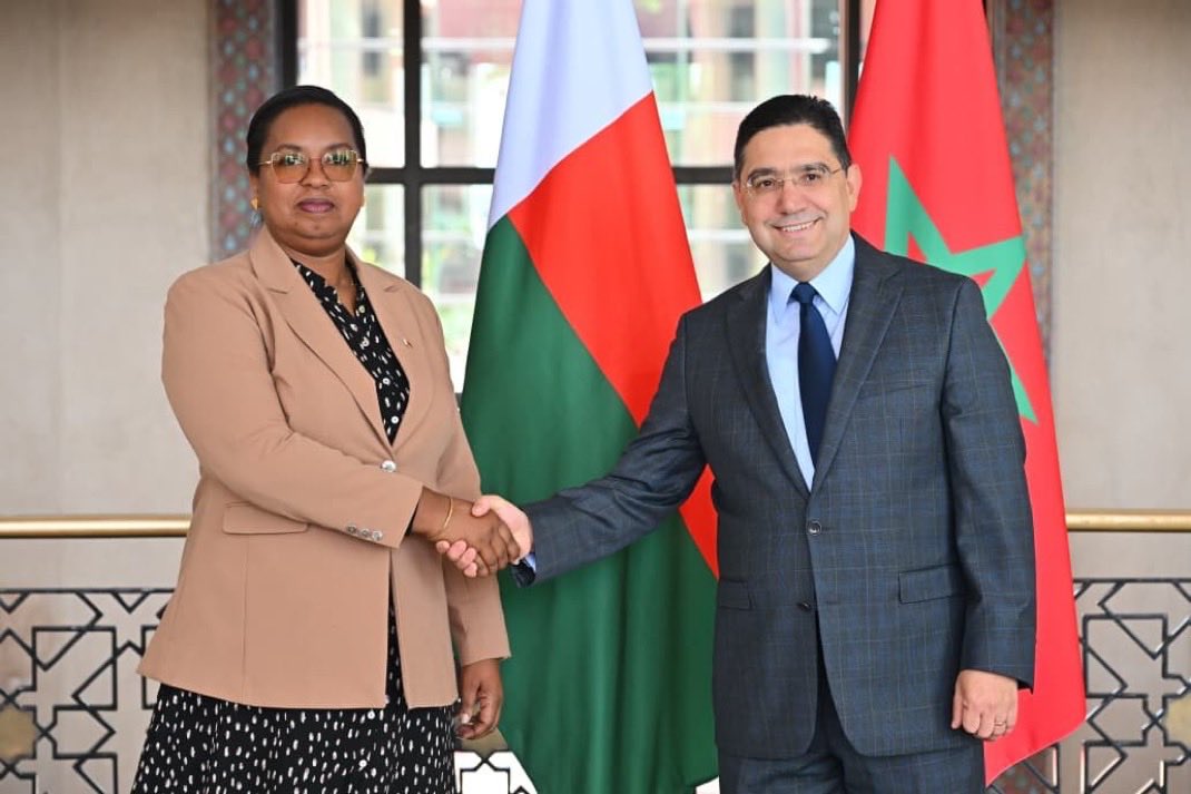 MarocAmb's tweet photo. 🇲🇦 -🇲🇬M. Nasser Bourita s'est entretenu, ce jour à Rabat, avec la Ministre des Affaires Etrangères de la République de Madagascar, Mme Alice N’Diaye. https://t.co/kyMXMHRHt6