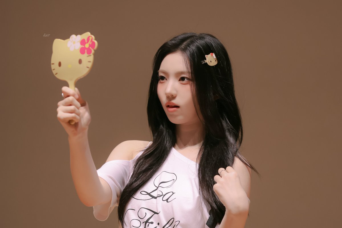 checkyourluv's tweet photo. 260515 #ifeye #이프아이 #MEU #미유 https://t.co/KHFPZHodwW
