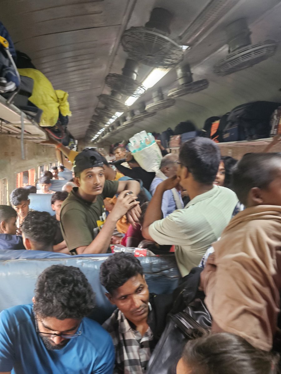 ashishforu's tweet photo. @drm_kir यह स्थिति है इंटरसिटी एक्सप्रेस ट्रेन का रिजर्वेशन बोगी का मेरा PNR NO 6503857591 https://t.co/xVxi3IAofj