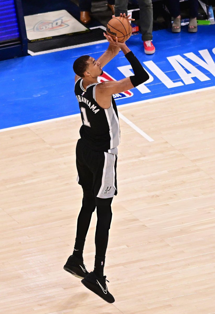 CulturaPopPod's tweet photo. CP #182 e #183 NO AR! 🔥🔥

SIM, DOIS EPISÓDIOS SEGUIDOS!!!

FALAMOS DE: 

(NO PRIMEIRO)
- Prévia da série Spurs e Thunder, com análise detalhada do OKC
- Como parar o Shai
- Chaves da vitória para o Spurs

(NO SEGUNDO)
- React da vitória no Jogo 1
- Wembanyama com partida lendária
- Análise de Harper, Castle e Carter Bryant 
- Como deve ser o Jogo 2 com Fox

Vou deixar tudo na thread! 🧵