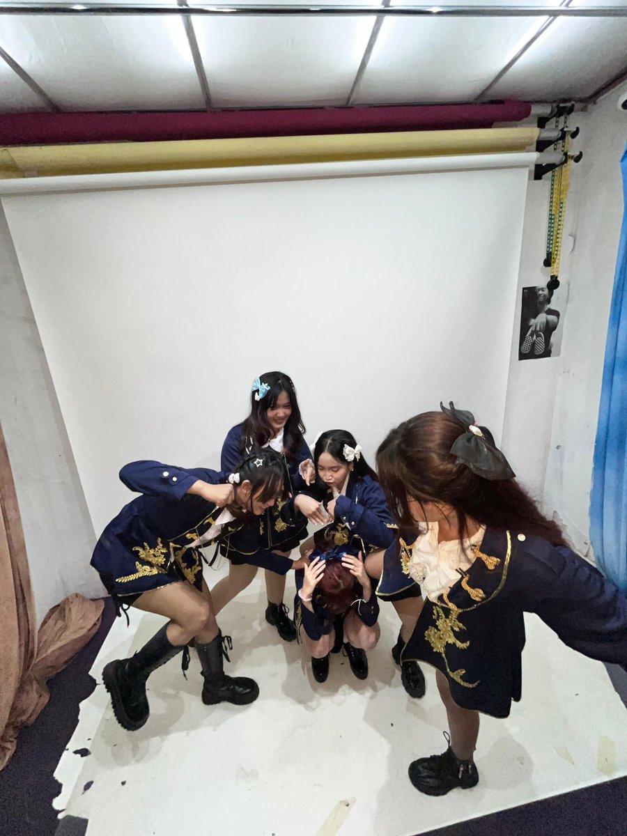 ini_alyak's tweet photo. me and my girls https://t.co/0zJSr6V364