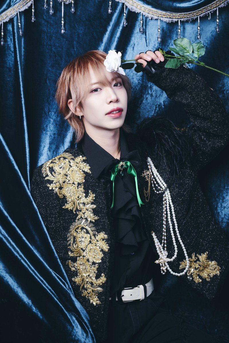 kinhai_official's tweet photo. 【KiN-】NEW ARTIST VISUAL 2026🐦‍⬛🖤

❤️🪽✨二戸優生(Nito Yuki)
💚🪽✨福山世奈(Fukuyama Sena)
💙🪽✨仲原篤紀(Nakahara Atsuki)

こちらの投稿の
リポスト＋♡＝300達成で、
現役高校生、アイドル初挑戦の
新メンバーアー写公開...👑💛

ぜひ皆様のお力をお貸しください！
キンハイを広めてください！

#キンハイ #キンハイフン