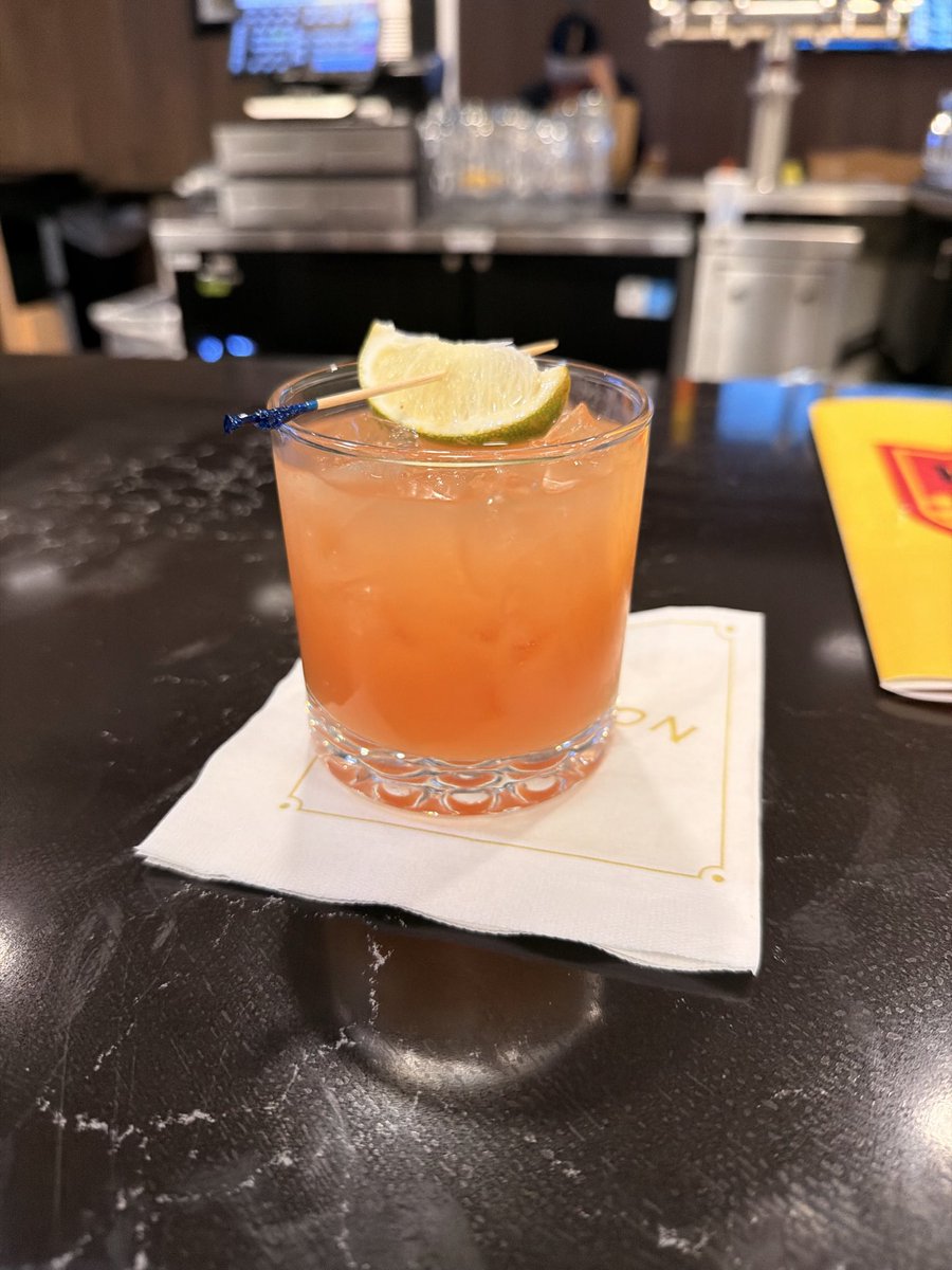 danmazy1's tweet photo. Nothing like an airport cocktail before 8 am. Headed back home for some @HighLimitRacing action tonight @gviewspeedway https://t.co/A2xXvJKBST