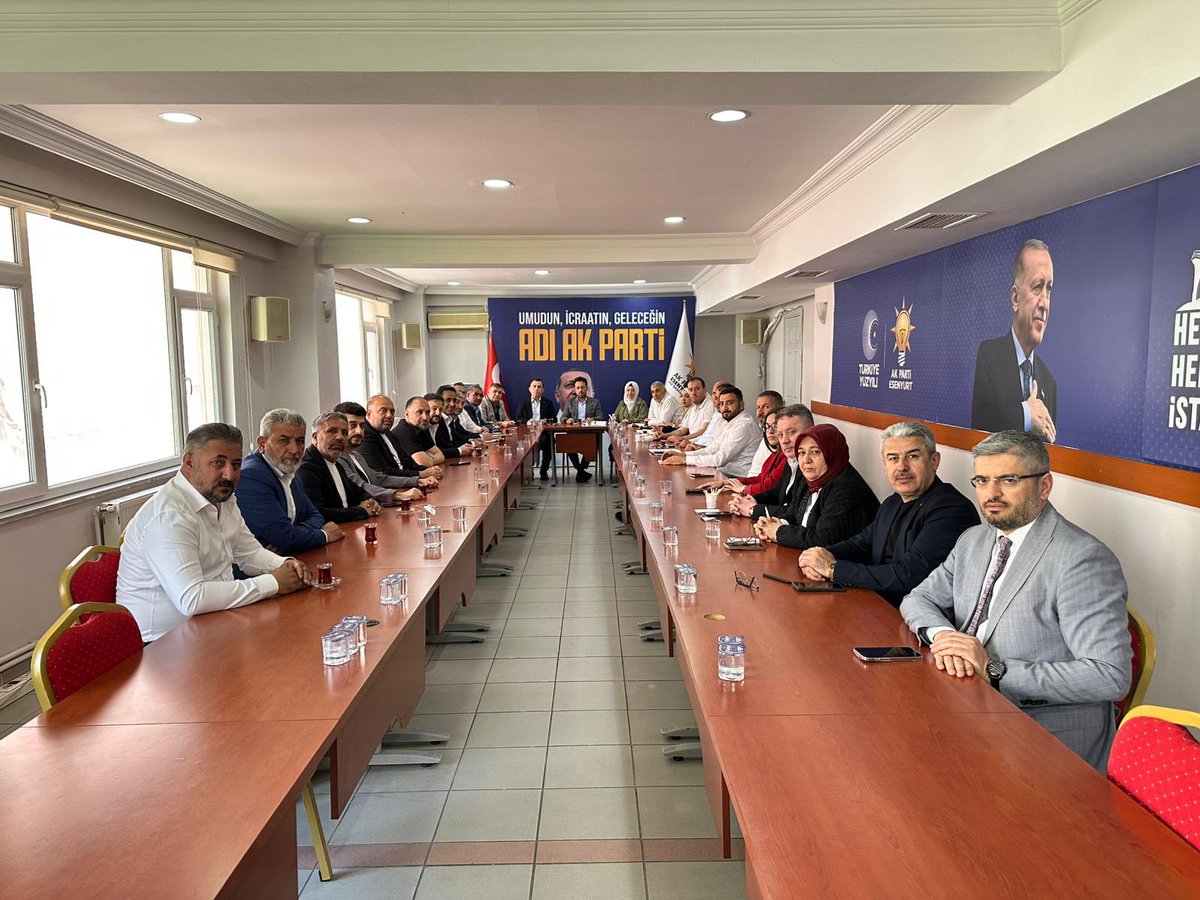 AkEsenyurt's tweet photo. İlçe Başkan Vekilimiz Sayın Hıdır Güneş başkanlığında, Sorumlu İl Koordinatörümüz Sayın Hüseyin Turan’ın katılımıyla haftalık olağan yönetim kurulu toplantımızı gerçekleştirdik. https://t.co/7XZSMAPiu9