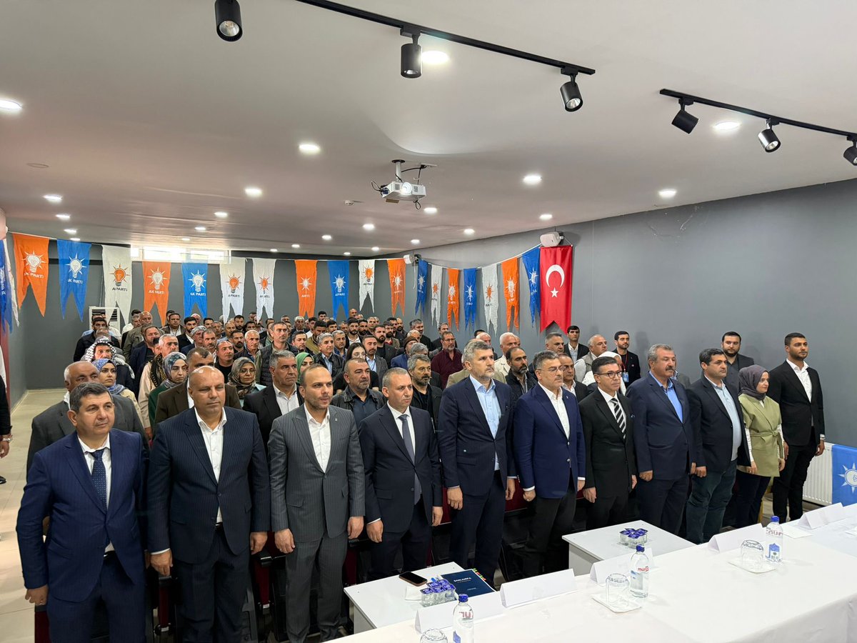 Cengizozeyran82's tweet photo. AK Parti Siverek İlçe Teşkilatı olarak; Adana Milletvekilimiz ve Genel Merkez Teşkilat Başkanlığı İl Koordinatörümüz Sayın Faruk Aytek, İl Teşkilat Başkanımız Sayın Sabri Konak, İl Genel Sekreterimiz Sayın Serhat Çetiner, İlçe Koordinatörümüz Sayın Salih Çoban, Belediye Başkanımız Sayın Ali Murat Bucak, Kadın Kolları Başkanımız Sayın Rahime Tüysüz Denizedalan, Gençlik Kolları Başkanımız Sayın Ramazan Acar ve kıymetli mahalle başkanlarımızın katılımlarıyla verimli bir teşkilat toplantısı gerçekleştirdik.

Toplantımızda teşkilat çalışmalarımızı değerlendirerek mahallelerimizde yürütülecek faaliyetler üzerine istişarelerde bulunduk. Birlik ve beraberlik içerisinde, güçlü teşkilat anlayışımızla milletimize hizmet yolunda kararlılıkla çalışmaya devam ediyoruz. 🇹🇷

  @RTErdogan @Akparti 
@mustafademir @tugbaisikercan 
@abuyukgumus  @avyusufibis  @farukaytek @milhamigunbegi @SbrKnk @Cetinermehmets @bucakalimurat82 @RahimeTuysuz @ramazanacar199  @slhcbn0950
@akpartiurfa  @akkadinsiverek @AKGENCLKSIVEREK