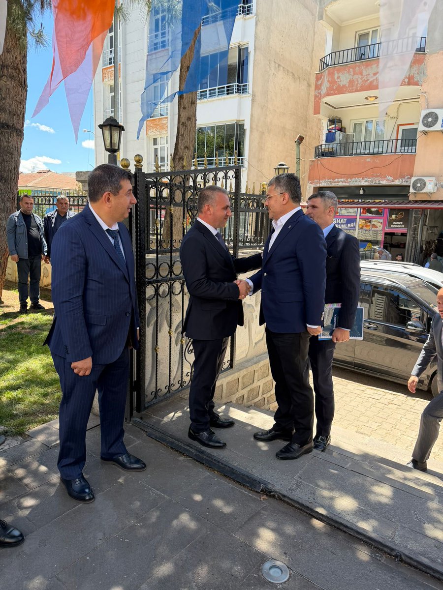 Cengizozeyran82's tweet photo. AK Parti Siverek İlçe Teşkilatı olarak; Adana Milletvekilimiz ve Genel Merkez Teşkilat Başkanlığı İl Koordinatörümüz Sayın Faruk Aytek, İl Teşkilat Başkanımız Sayın Sabri Konak, İl Genel Sekreterimiz Sayın Serhat Çetiner, İlçe Koordinatörümüz Sayın Salih Çoban, Belediye Başkanımız Sayın Ali Murat Bucak, Kadın Kolları Başkanımız Sayın Rahime Tüysüz Denizedalan, Gençlik Kolları Başkanımız Sayın Ramazan Acar ve kıymetli mahalle başkanlarımızın katılımlarıyla verimli bir teşkilat toplantısı gerçekleştirdik.

Toplantımızda teşkilat çalışmalarımızı değerlendirerek mahallelerimizde yürütülecek faaliyetler üzerine istişarelerde bulunduk. Birlik ve beraberlik içerisinde, güçlü teşkilat anlayışımızla milletimize hizmet yolunda kararlılıkla çalışmaya devam ediyoruz. 🇹🇷

  @RTErdogan @Akparti 
@mustafademir @tugbaisikercan 
@abuyukgumus  @avyusufibis  @farukaytek @milhamigunbegi @SbrKnk @Cetinermehmets @bucakalimurat82 @RahimeTuysuz @ramazanacar199  @slhcbn0950
@akpartiurfa  @akkadinsiverek @AKGENCLKSIVEREK