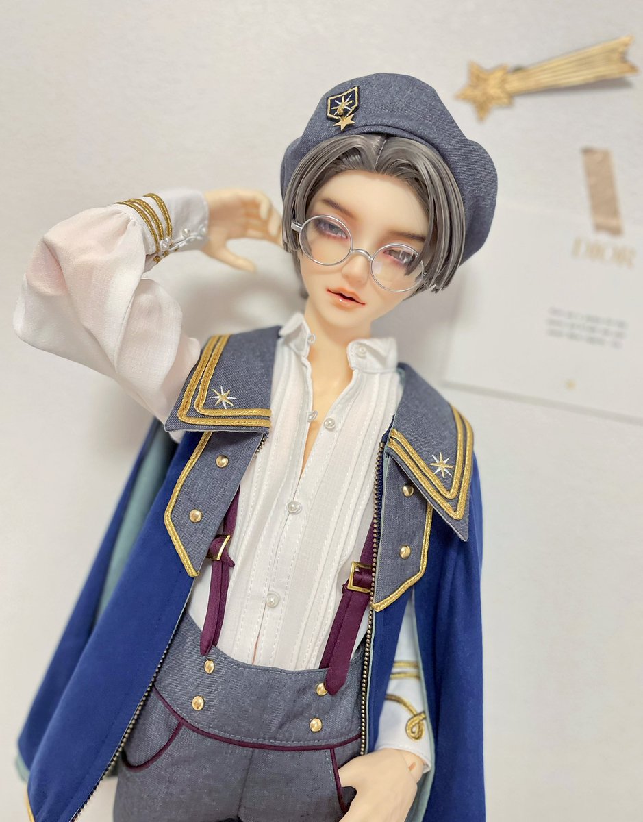 Meranchollilly's tweet photo. 新入りお兄さんはまだ全然打ち解けられていない…🤓とりあえず新しいアイと何か素敵なウイッグを探したいな〜👀
お迎えドレスはどんなの着てもらおうかとデザイン画書いてイメージを膨らませています📖🖊·͜· https://t.co/6HPmxx6EcC