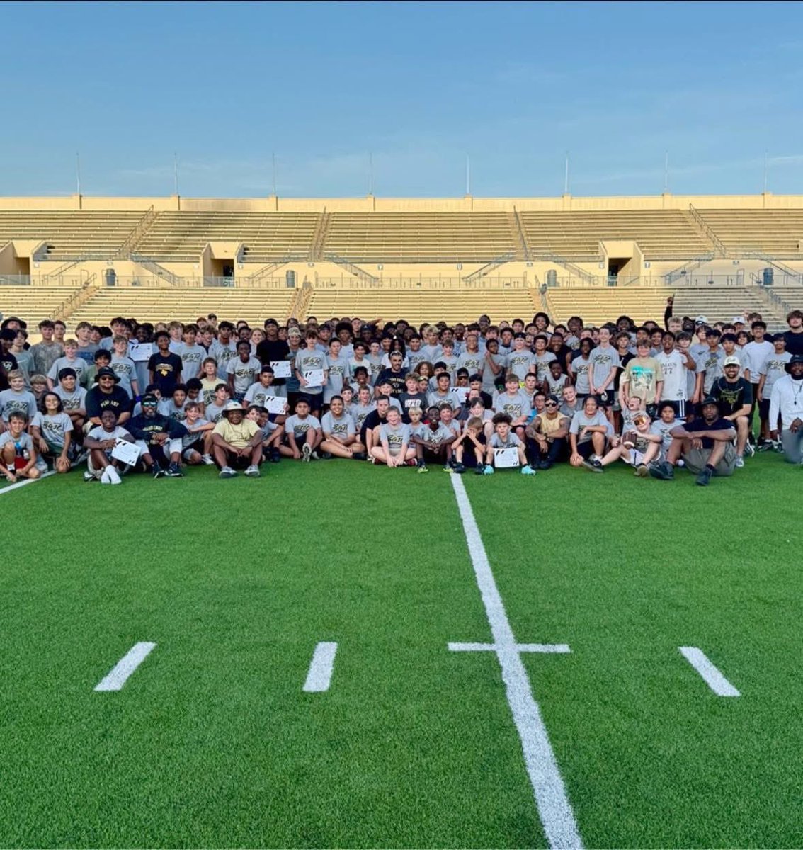 tonybenedetto19's tweet photo. Summer is almost here, time to work on your game for the fall season and Camp with the Panthers!  We have position specific camps, 7on7 tournament under the lights, Gold Blooded Camp (K-6), and Team Camp (7th-9th) 

https://t.co/c5btCz3Ig8 https://t.co/9ZDEpPIvV7