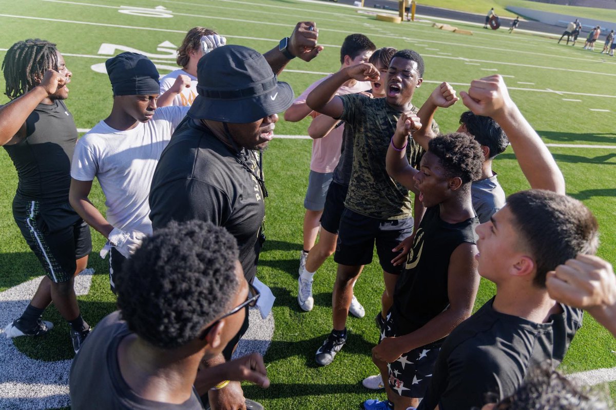 tonybenedetto19's tweet photo. Summer is almost here, time to work on your game for the fall season and Camp with the Panthers!  We have position specific camps, 7on7 tournament under the lights, Gold Blooded Camp (K-6), and Team Camp (7th-9th) 

https://t.co/c5btCz3Ig8 https://t.co/9ZDEpPIvV7