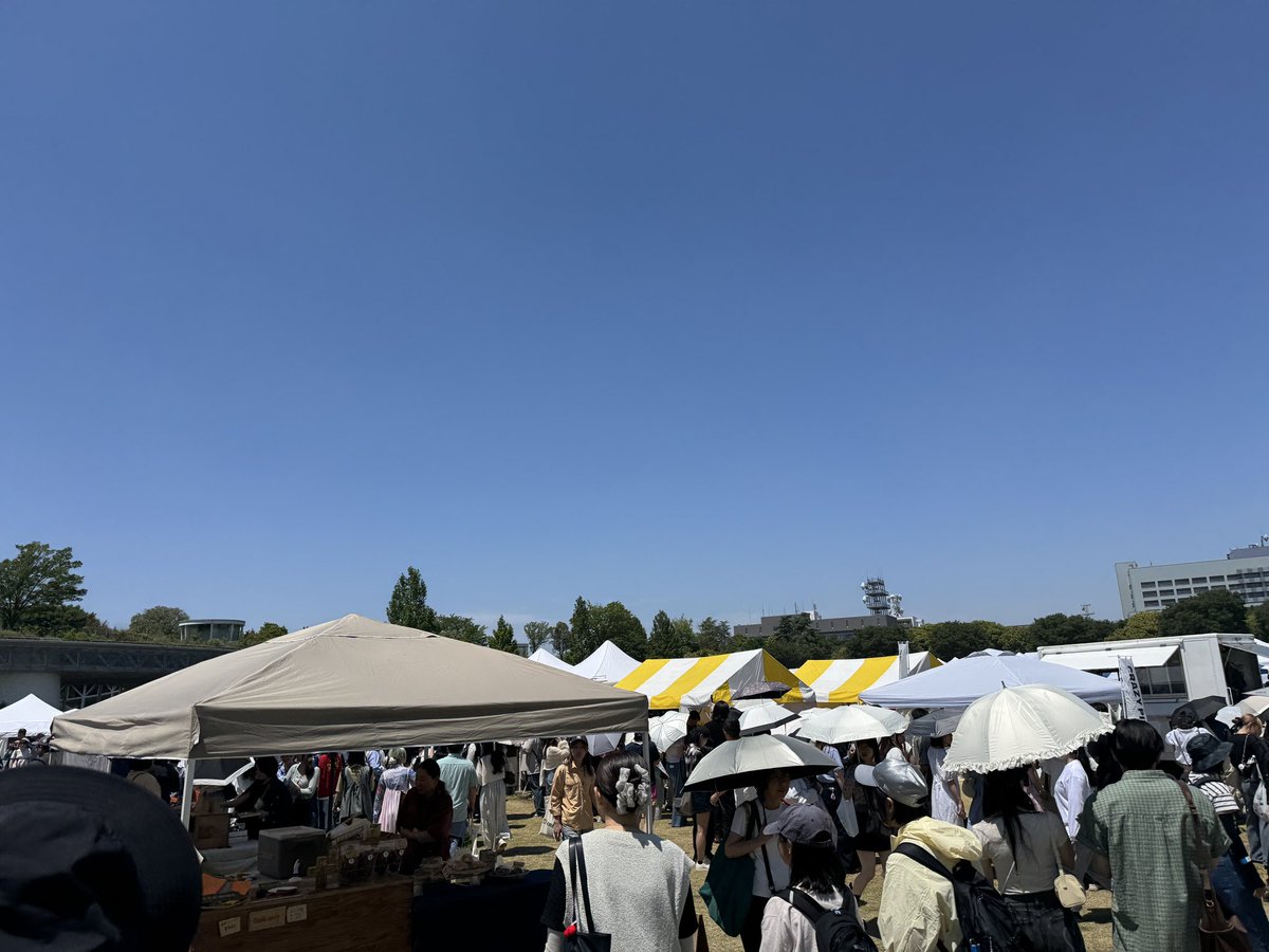 mewmoppel's tweet photo. 先週末の東京蚤の市、めちゃくちゃよかった。めっちゃ瓶ばっかり買ってしまった。 https://t.co/w90aXdumjt