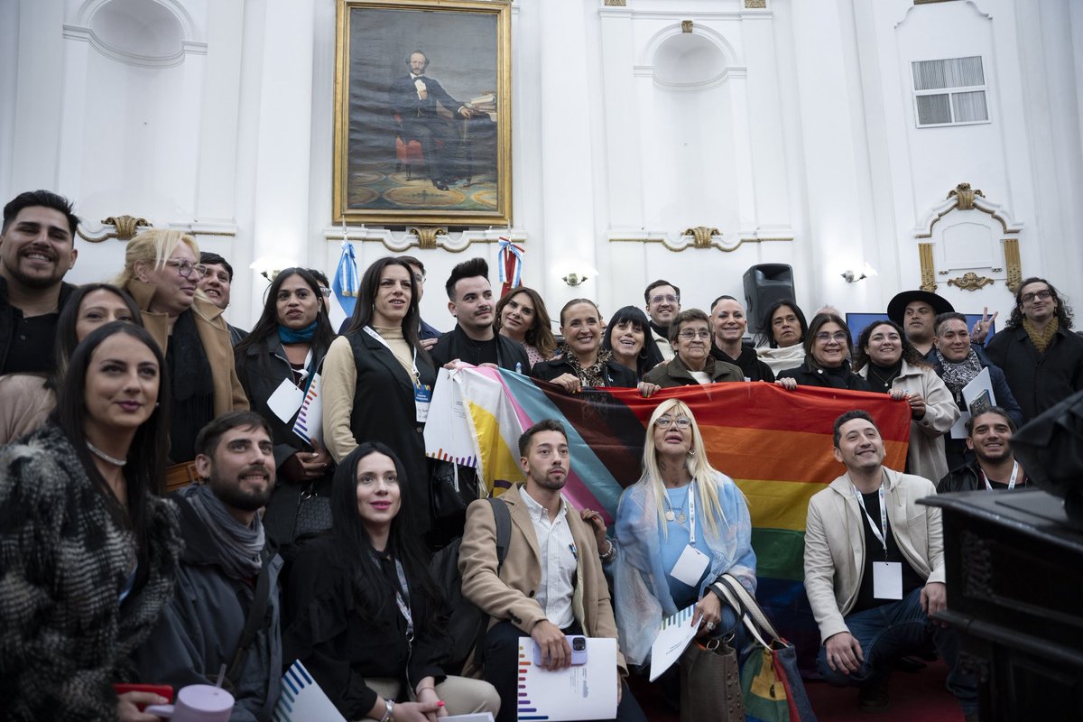 myriprunotto's tweet photo. En tiempos donde vuelven los discursos de odio, la discriminación y los ataques contra las diversidades, en #Córdoba seguimos construyendo espacios de participación, escucha y ampliación de derechos.

Desde la @LegislaturaCBA , impulsamos una nueva edición del #ParlamentoDeLaDiversidad junto a organizaciones y representantes de toda la provincia, reafirmando el compromiso de avanzar hacia una #LeyAntidiscriminatoria que garantice más igualdad, más respeto y más inclusión.
Porque no alcanza con hablar de diversidad: hacen falta decisiones políticas concretas para construir una sociedad donde nadie sea excluido por ser quien es.

Este es el camino que queremos seguir construyendo en nuestra provincia: una sociedad con más convivencia, más empatía y menos violencia.