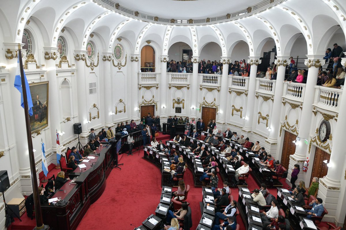 myriprunotto's tweet photo. En tiempos donde vuelven los discursos de odio, la discriminación y los ataques contra las diversidades, en #Córdoba seguimos construyendo espacios de participación, escucha y ampliación de derechos.

Desde la @LegislaturaCBA , impulsamos una nueva edición del #ParlamentoDeLaDiversidad junto a organizaciones y representantes de toda la provincia, reafirmando el compromiso de avanzar hacia una #LeyAntidiscriminatoria que garantice más igualdad, más respeto y más inclusión.
Porque no alcanza con hablar de diversidad: hacen falta decisiones políticas concretas para construir una sociedad donde nadie sea excluido por ser quien es.

Este es el camino que queremos seguir construyendo en nuestra provincia: una sociedad con más convivencia, más empatía y menos violencia.