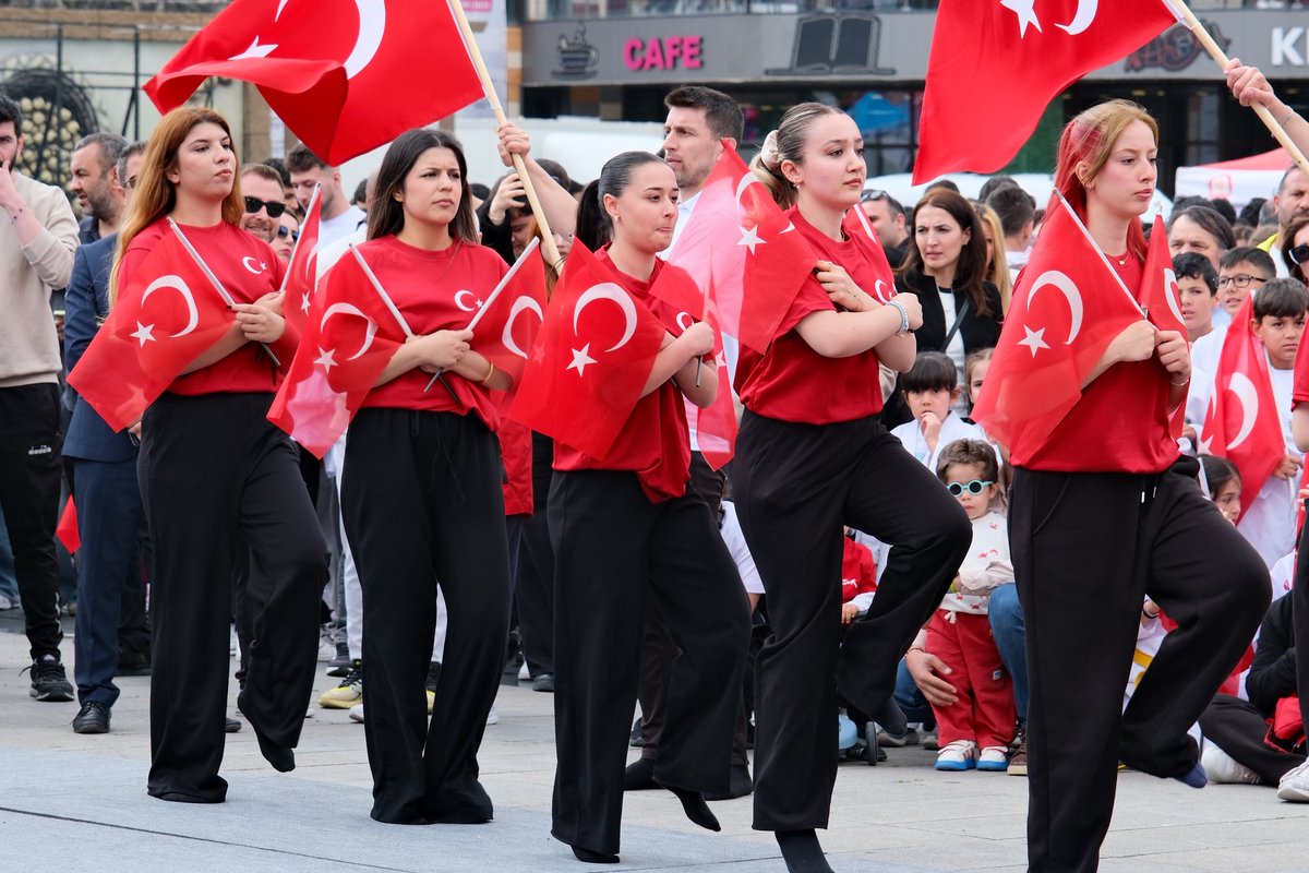 HituKurumsal's tweet photo. 📍Kadeş Barış Meydanı

👉Bizim gençler😎

19 Mayıs Atatürk’ü Anma, Gençlik ve Spor Bayramımız kutlu olsun!🇹🇷🇹🇷

#HititÜniversitesi @ProfAliOzturk https://t.co/cuVxUmlGs3