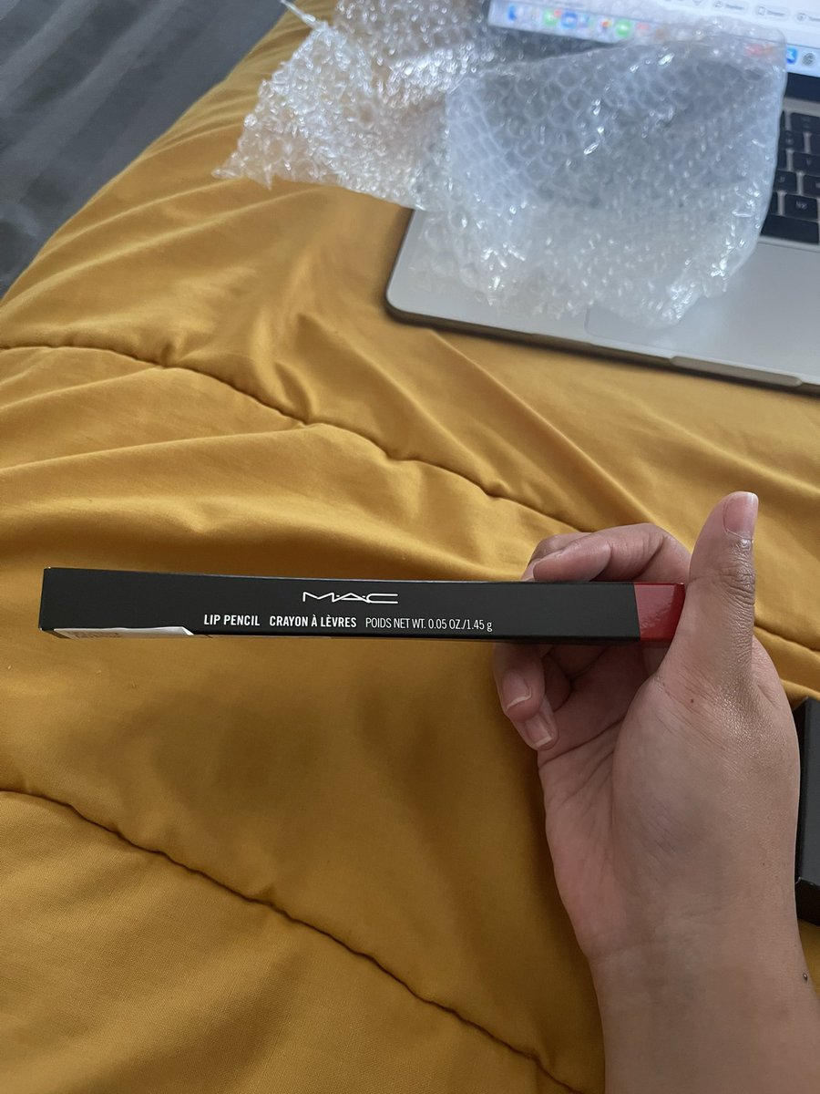 everumores's tweet photo. 5. tsubaki hair treatment new 95k
6. emina glass tint shade cherry &amp; bomb, 85k all
7. lip liner mac shade spice &amp; ruby woo new sealed 250k
8. make over trivia eyeshadow shade indian summer 70k new https://t.co/HntrLmeMl3