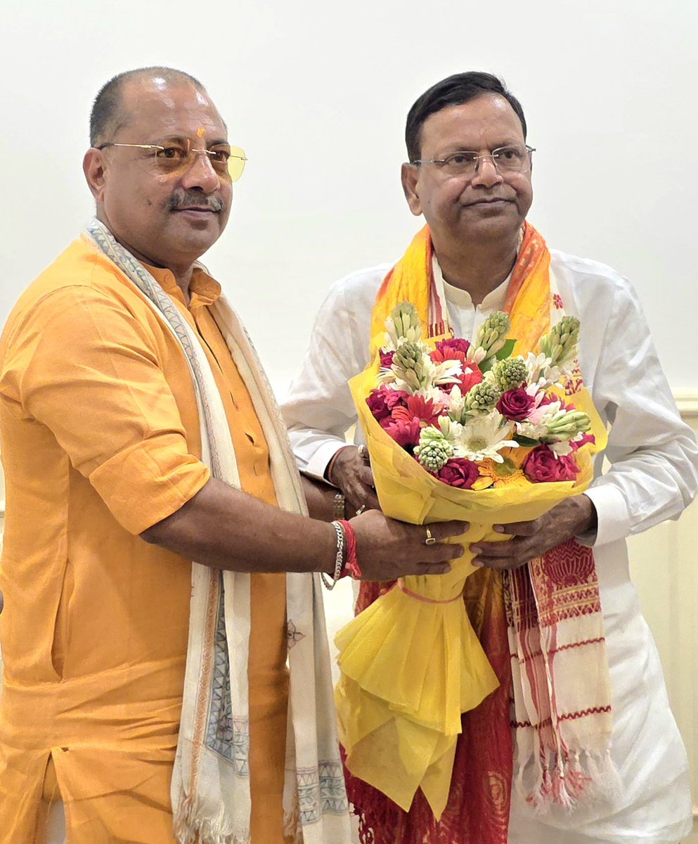 PNPathakBJP's tweet photo. आज लखनऊ में मा० केंद्रीय वित्त राज्यमंत्री एवं उत्तर प्रदेश भाजपा के लोकप्रिय प्रदेश अध्यक्ष आ० @mppchaudhary जी से शिष्टाचार भेंट किया। https://t.co/xb53DGXHI2