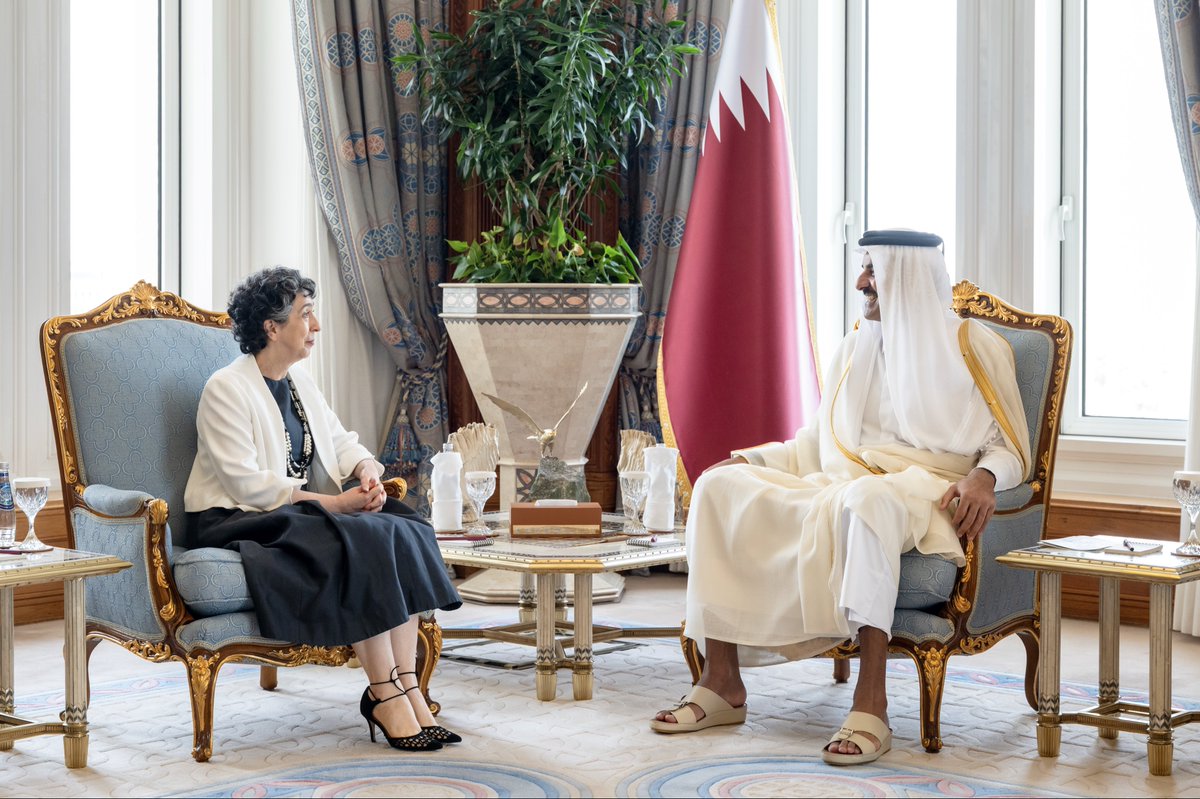 AmiriDiwan's tweet photo. سمو الأمير المفدى يتسلم في الديوان الأميري أوراق اعتماد ثلاثة سفراء جدد لدى الدولة، فقد تسلم سموه أوراق اعتماد سفير كل من دولة الكويت الشقيقة، وجمهورية قيرغيزيا، وجمهورية البرتغال.  https://t.co/J3tA46t3wU https://t.co/OeJ7GN3kNu