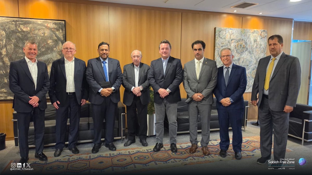 ASYAD_FZSalalah's tweet photo. ضمن جهودها المستمرة لتعزيز حضورها الدولي واستقطاب الاستثمارات الأجنبية النوعية، تواصل #المنطقة_الحرة_بصلالة الترويج لفرصها الاستثمارية في أسواق أمريكا اللاتينية، حيث شارك الد��تور علي تبوك، الرئيس التنفيذي للمنطقة الحرة بصلالة، ضمن وفد الهيئة العامة للمناطق الاقتصادية الخاصة والمناطق الحرة @omanopaz في زيارة إلى #البرازيل، بهدف التعريف بالمزايا التنافسية التي توفرها المناطق الاقتصادية الخاصة والمناطق الحرة في #سلطنة_عُمان، وبحث فرص التعاون وتعزيز العلاقات وعرض فرص الاستثمار مع كبرى الشركات والمستثمرين في أسواق أمريكا اللاتينية.