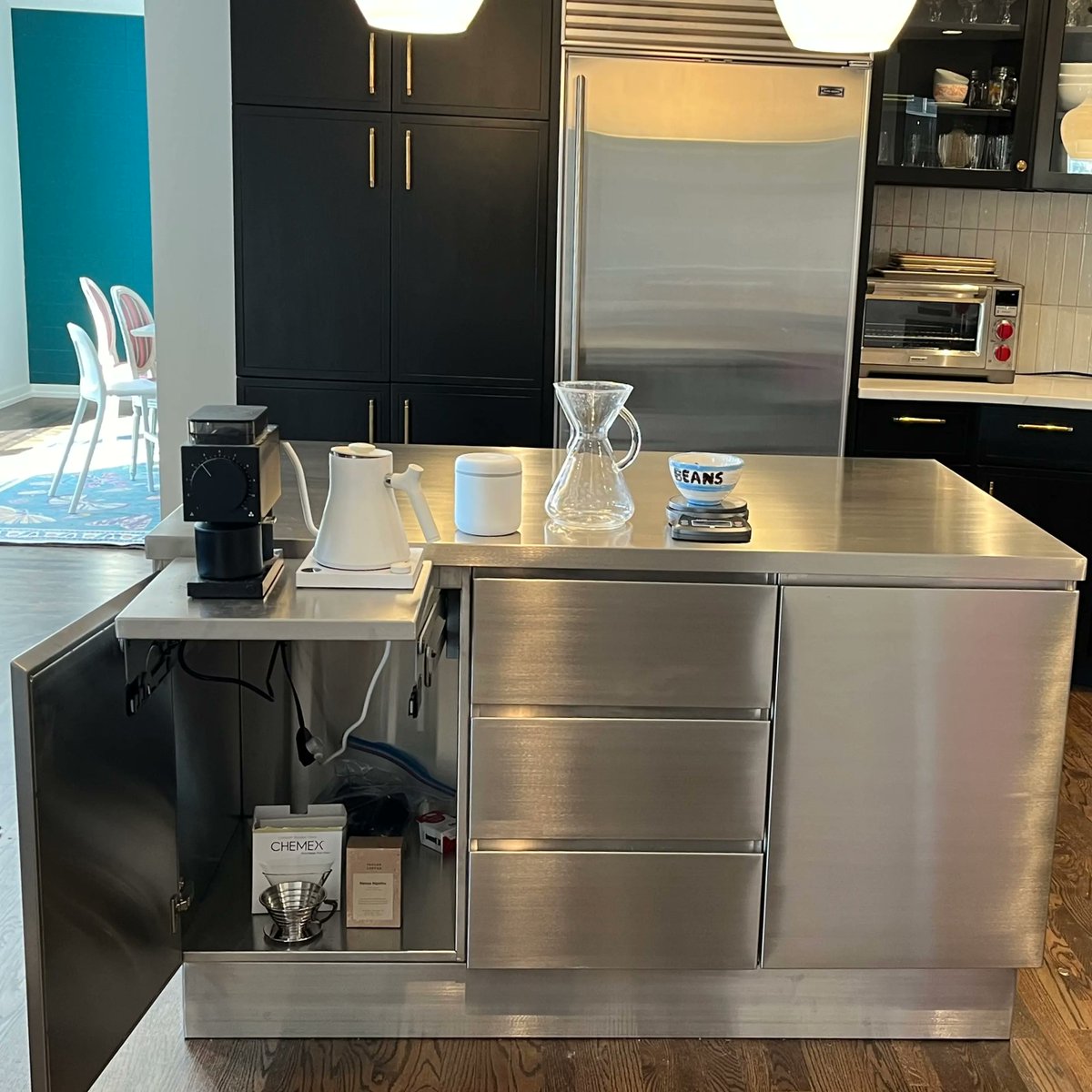 PonomaSteel's tweet photo. We have 1 stainless steel KITCHEN ISLAND ready to ship from Illinois. Standard price $11,100 — offered at $9,990 to in-stock buyers: https://t.co/mUgvoJG3vi

#kitchen #kitchendesign #kitchenremodel #kitchenset #kitchendecor #kitchenlife #kitchengarden #kitcheninspiration https://t.co/RobuybALSY