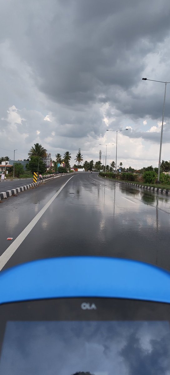 vineshpathi's tweet photo. சட்டென்று மாறுது வானிலை 🌧️☔🌧️ 
#RainVibes #krp #alone https://t.co/WBL6zyT0Lr
