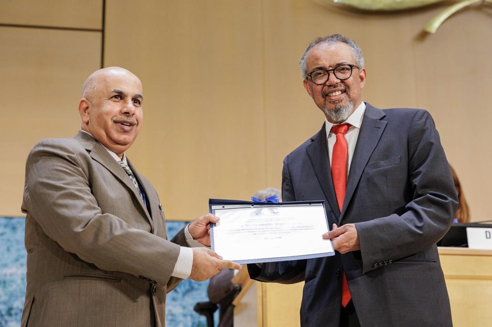 OmanHeadlines's tweet photo. #Oman receives the World Health Organization award in recognition of its sustained validation of the elimination of mother-to-child transmission of Human Immunodeficiency Virus and syphilis. https://t.co/98UnqHHpGa